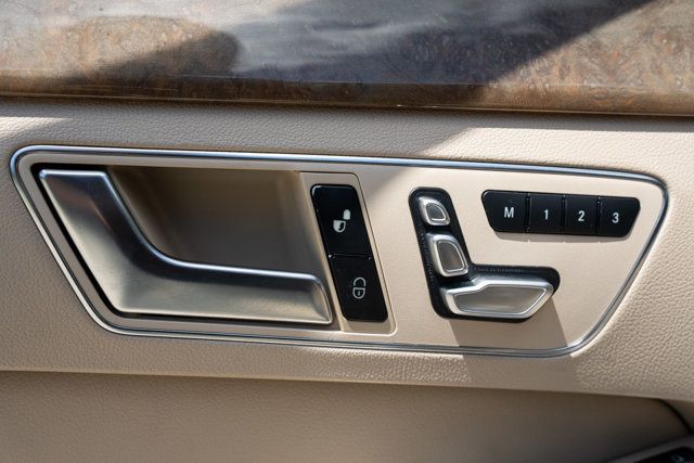 2016 Mercedes-Benz E-Class LocalTrade/4MATIC/PremiumPkg/LaneTrackingPkg/BackupCamera/NAV - 23038441 - 37