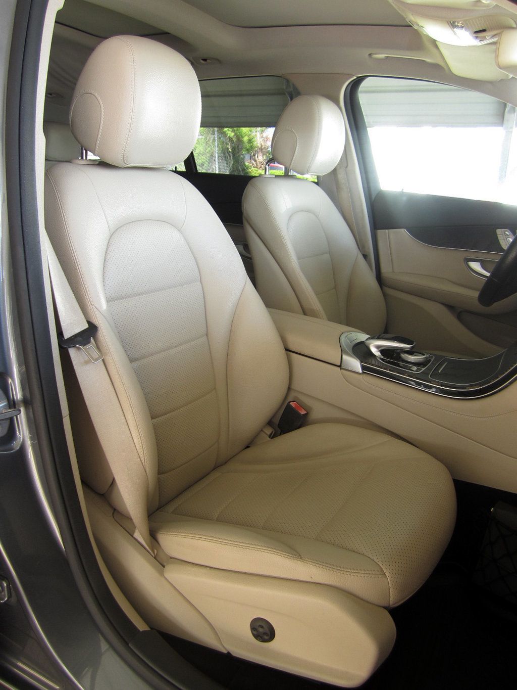 2016 Mercedes Benz GLC 300 photo 16