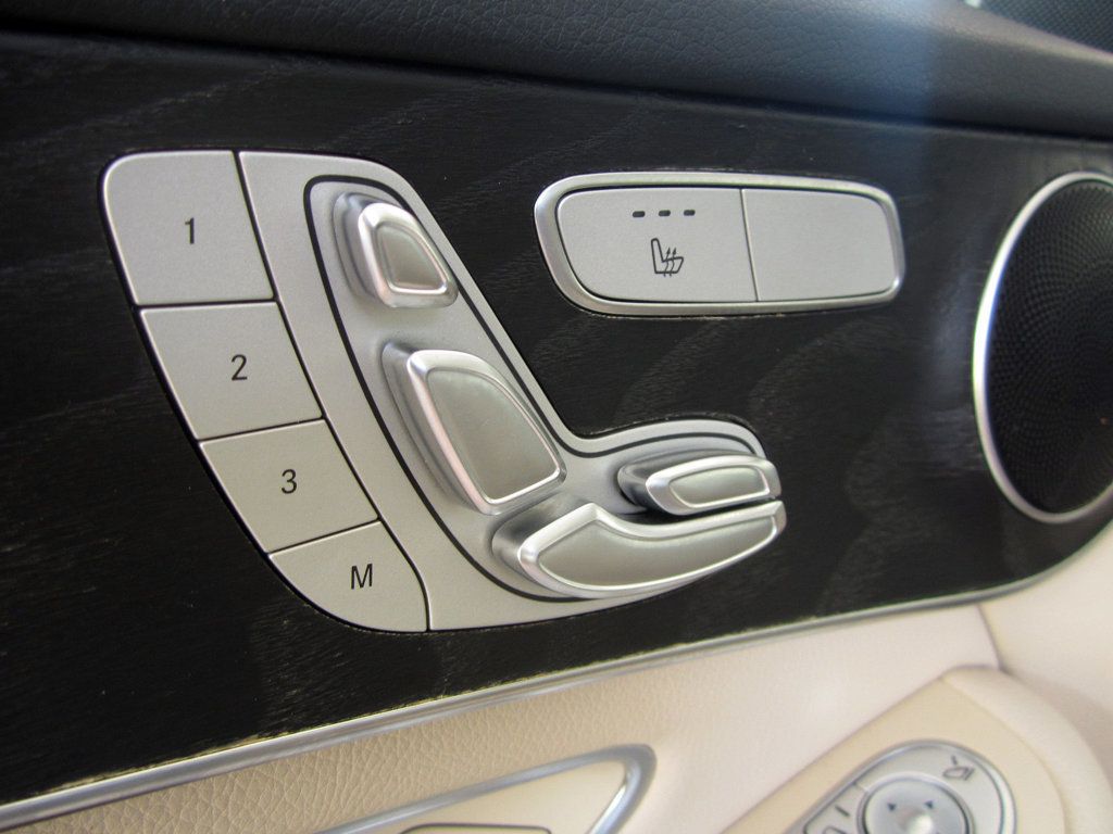 2016 Mercedes Benz GLC 300 photo 17