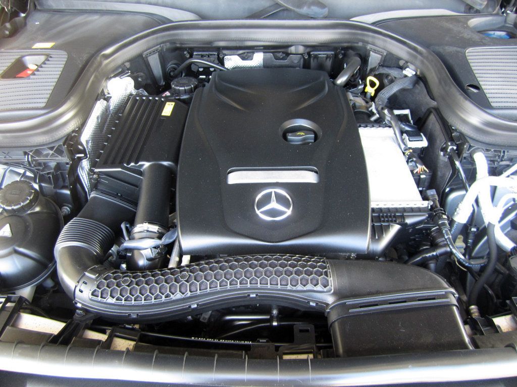 2016 Mercedes Benz GLC 300 photo 21