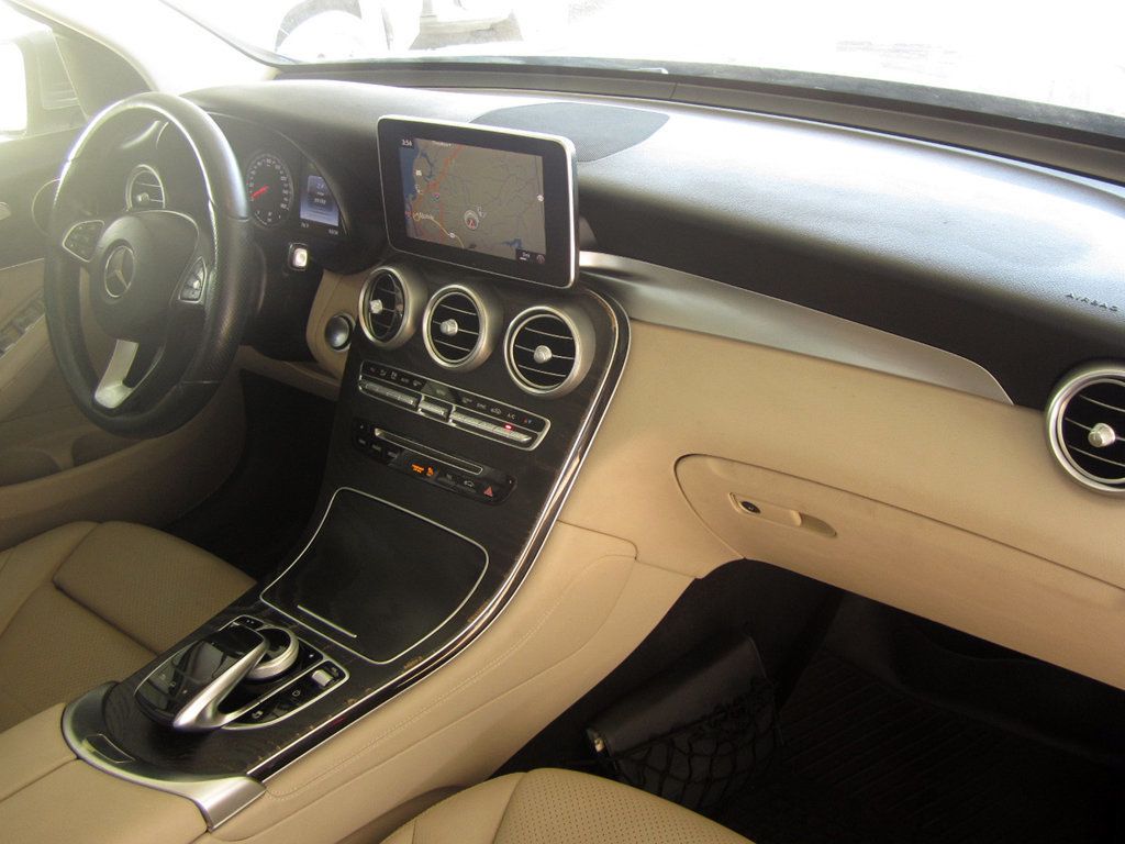 2016 Mercedes Benz GLC 300 photo 8