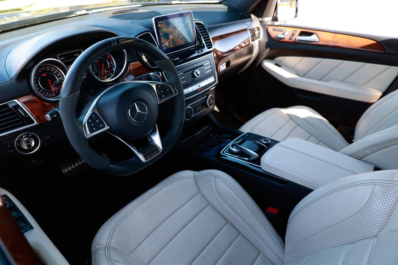 2016 Mercedes Benz GLE 4MATIC AMG 63 photo 3