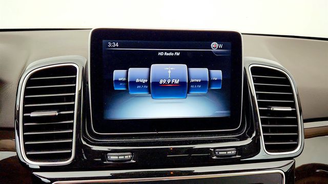 2016 Mercedes-Benz GLE 4MATIC 4dr GLE 300d w/ Premium Pkg, Lane Tracking & COMAND Nav - 23013739 - 17