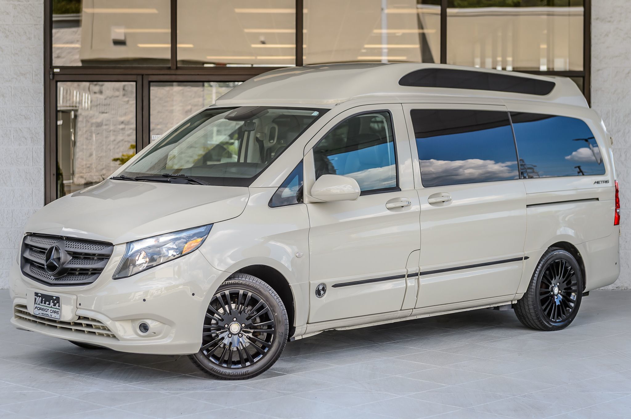 2016 Mercedes Benz Metris Passenger Van photo 2