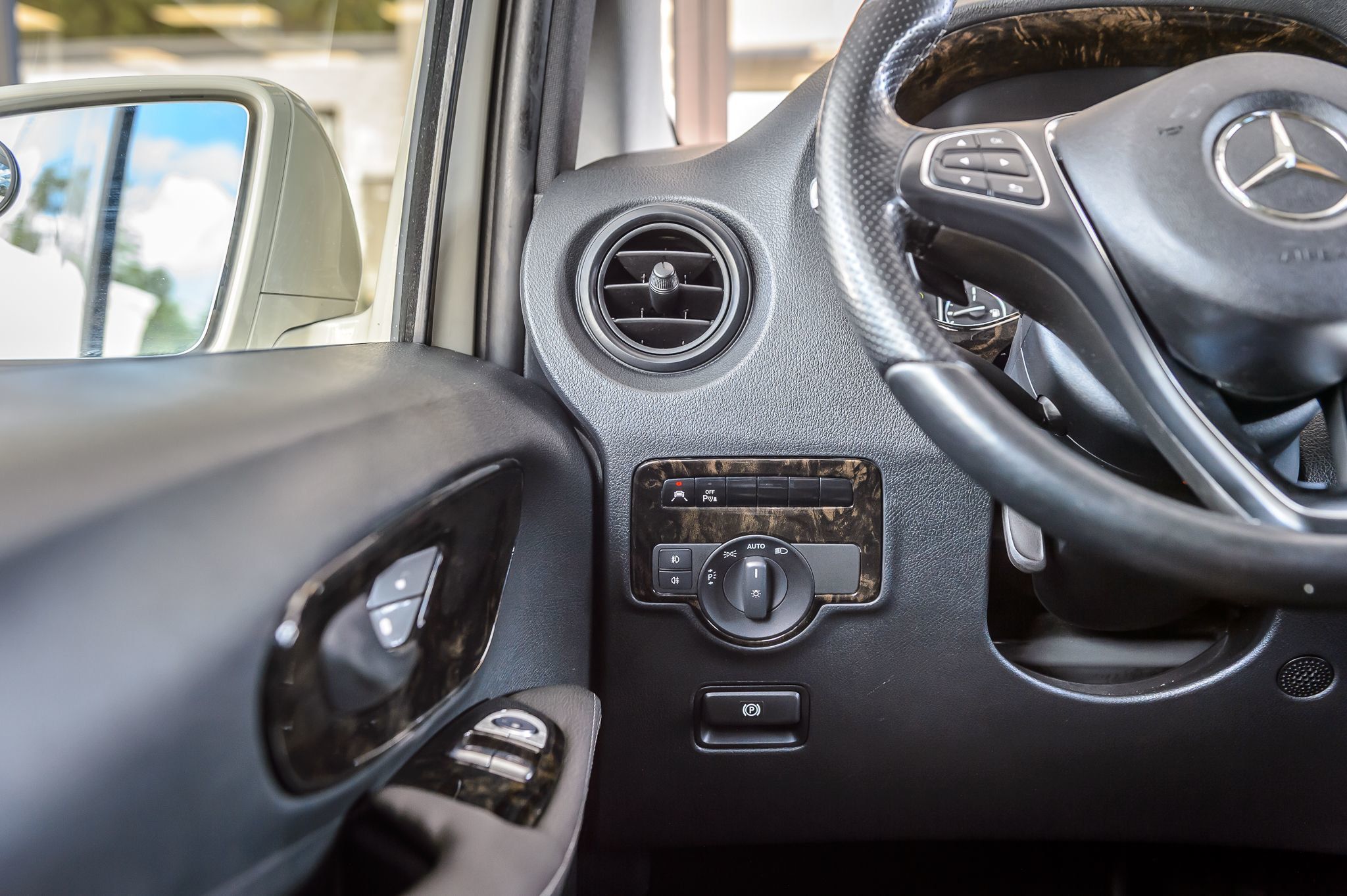 2016 Mercedes Benz Metris Passenger Van photo 24