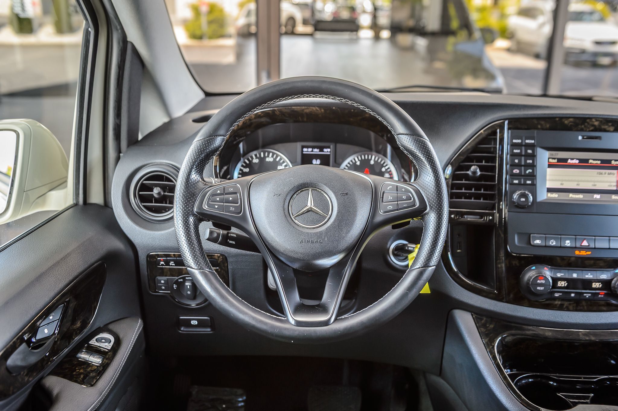 2016 Mercedes Benz Metris Passenger Van photo 25
