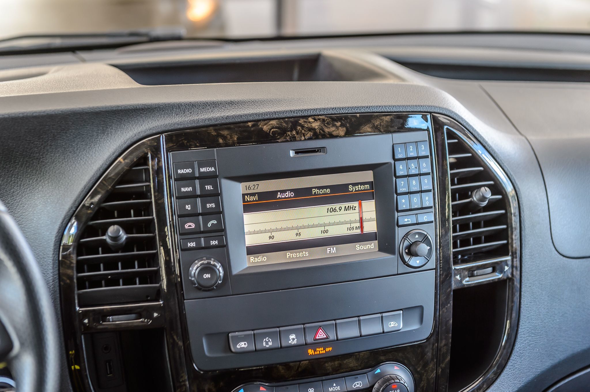 2016 Mercedes Benz Metris Passenger Van photo 26