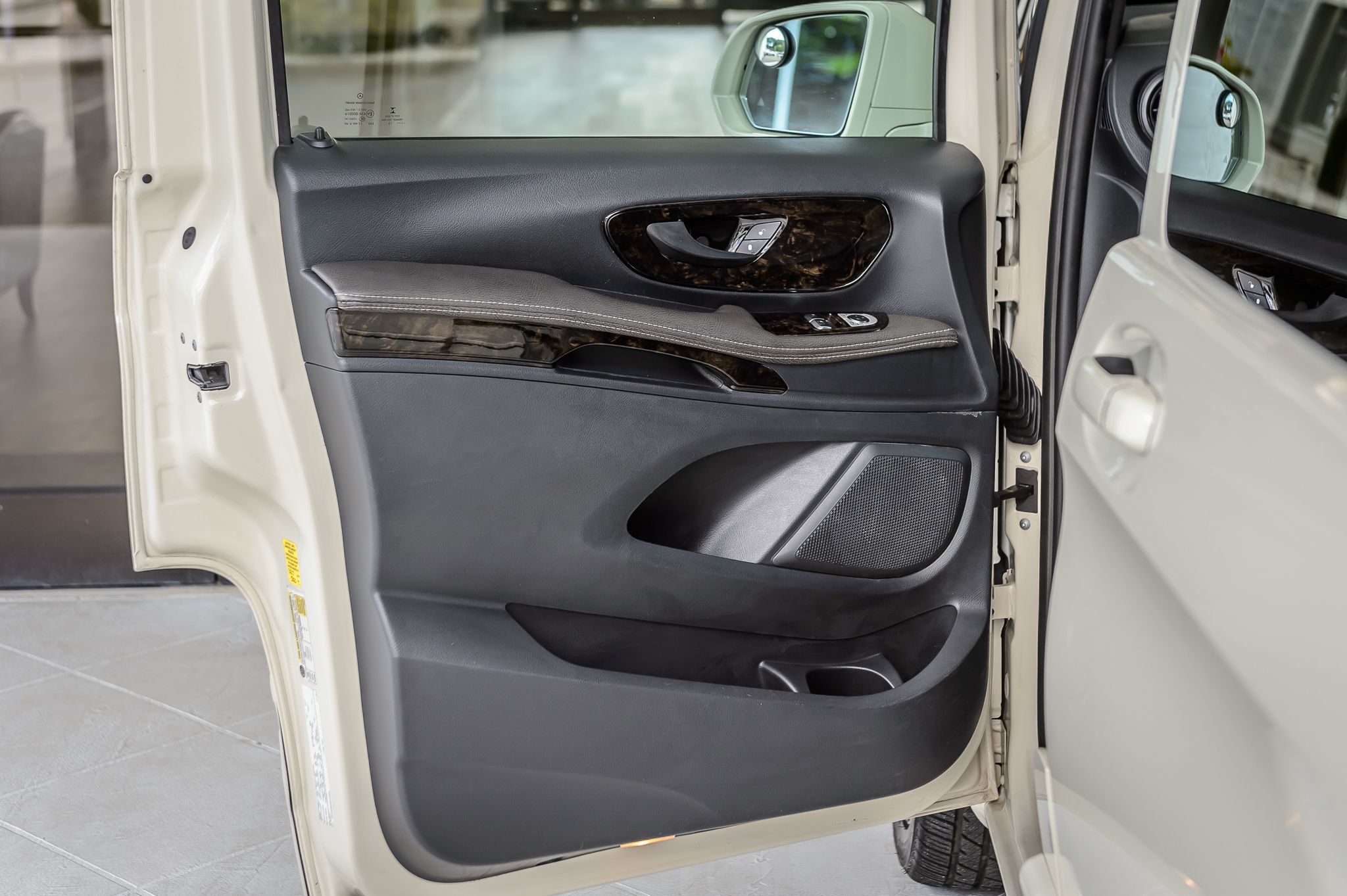 2016 Mercedes Benz Metris Passenger Van photo 45