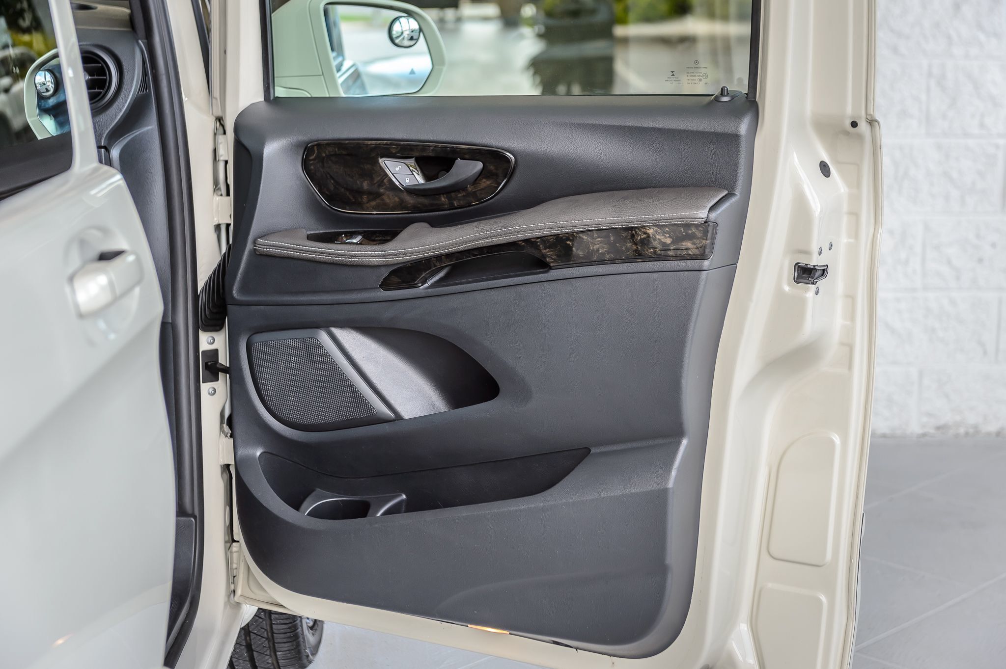 2016 Mercedes Benz Metris Passenger Van photo 49