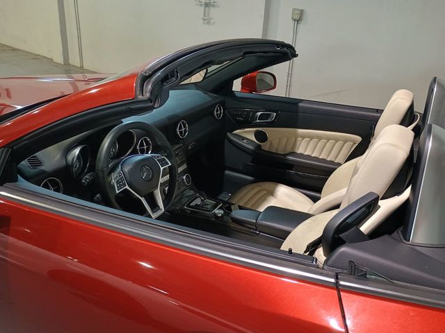 2016 Mercedes-Benz SLK 2dr Roadster SLK 300 AMG Sport Designo - 23040600 - 11
