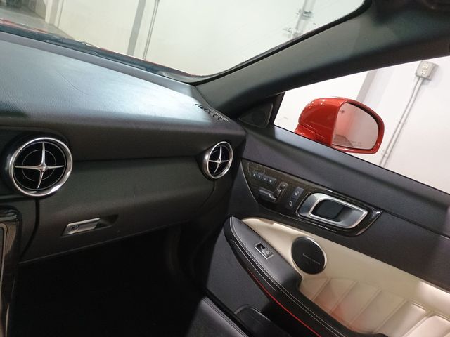 2016 Mercedes-Benz SLK 2dr Roadster SLK 300 AMG Sport Designo - 23040600 - 17