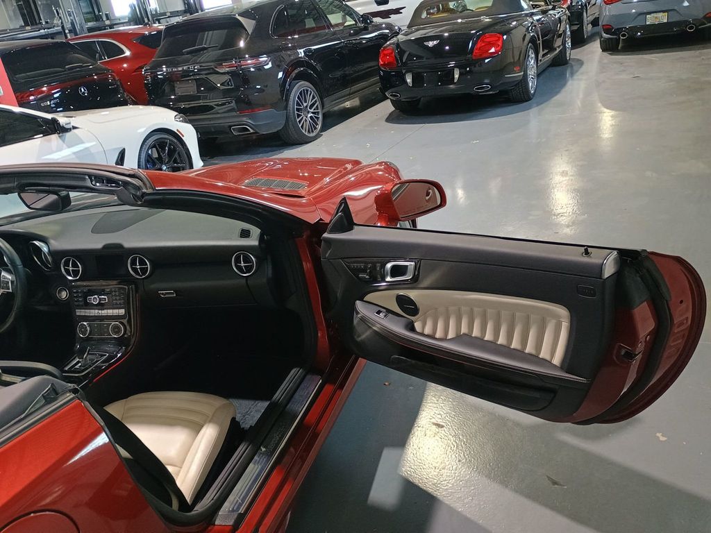 2016 Mercedes-Benz SLK 2dr Roadster SLK 300 AMG Sport Designo - 23040600 - 24