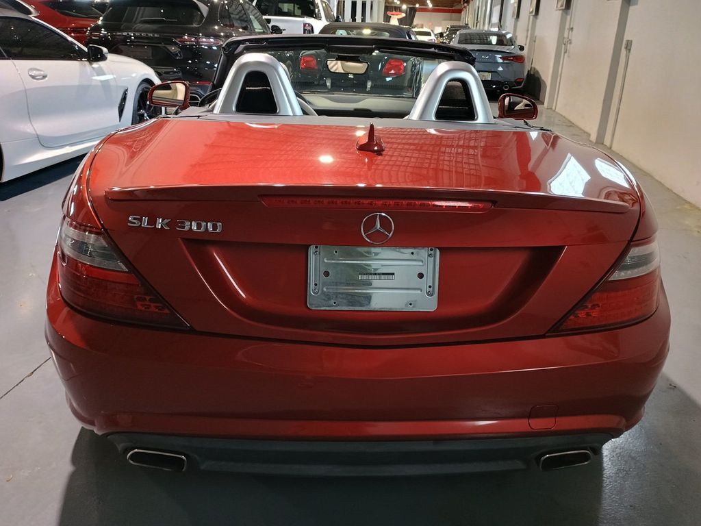 2016 Mercedes-Benz SLK 2dr Roadster SLK 300 AMG Sport Designo - 23040600 - 4