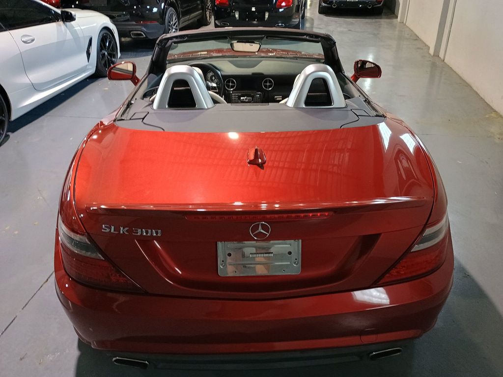 2016 Mercedes-Benz SLK 2dr Roadster SLK 300 AMG Sport Designo - 23040600 - 5