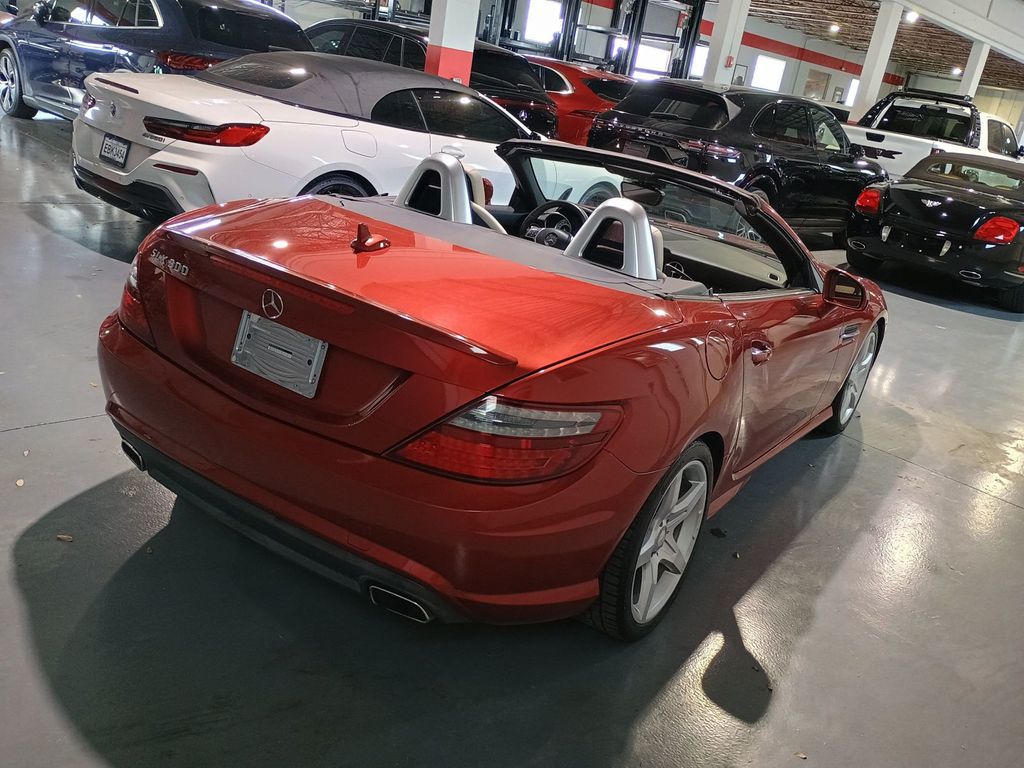 2016 Mercedes-Benz SLK 2dr Roadster SLK 300 AMG Sport Designo - 23040600 - 6