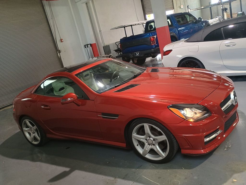 2016 Mercedes-Benz SLK 2dr Roadster SLK 300 AMG Sport Designo - 23040600 - 7