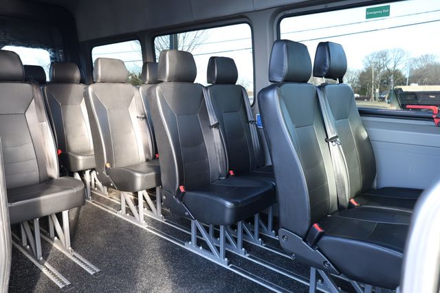 2016 Mercedes-Benz Sprinter Chassis-Cabs Reg Cab 170'' WB with Driver Comfort Package (15-Person Seating) - 22970630 - 22
