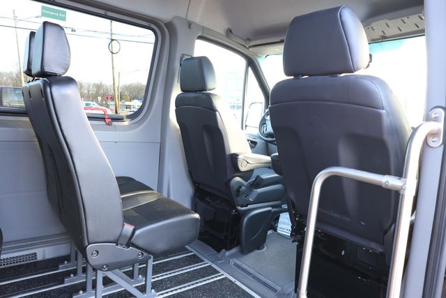2016 Mercedes-Benz Sprinter Chassis-Cabs Reg Cab 170'' WB with Driver Comfort Package (15-Person Seating) - 22970630 - 23