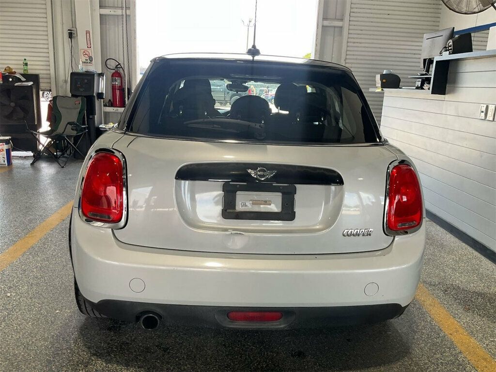 2016 MINI Cooper Hardtop 4 Door   - 23048465 - 2