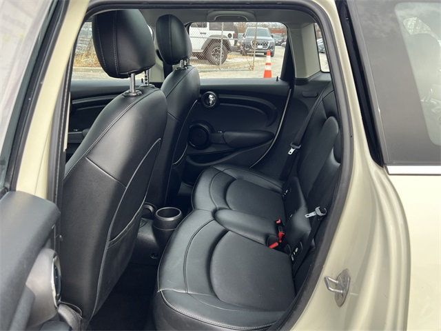 2016 MINI Cooper Hardtop 4 Door   - 22976656 - 11