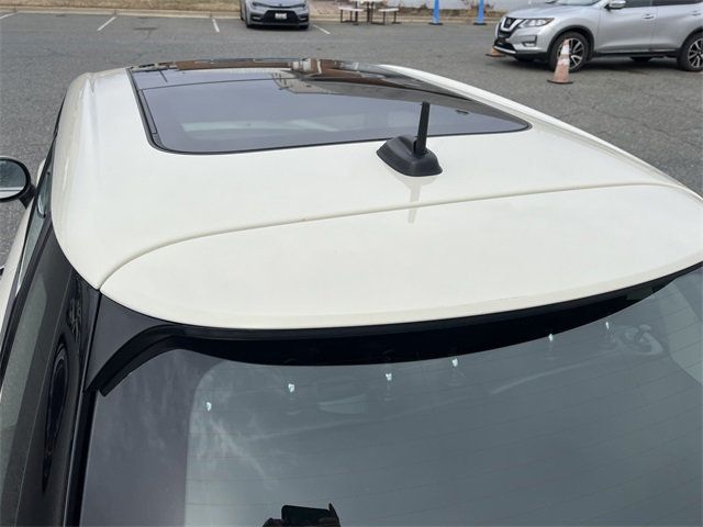 2016 MINI Cooper Hardtop 4 Door   - 22976656 - 12