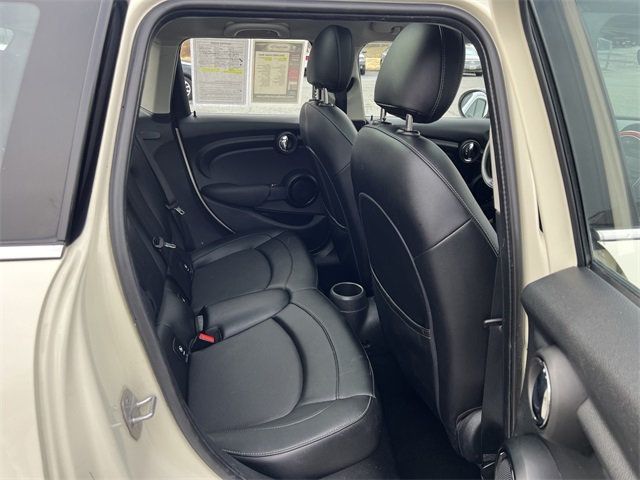 2016 MINI Cooper Hardtop 4 Door   - 22976656 - 16