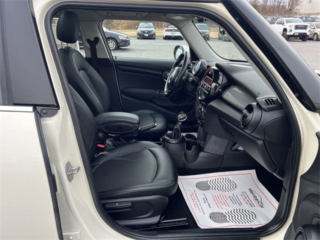 2016 MINI Cooper Hardtop 4 Door   - 22976656 - 17