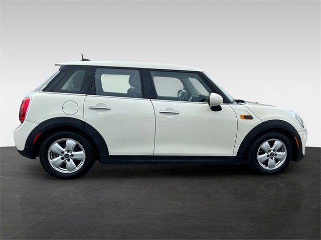 2016 MINI Cooper Hardtop 4 Door   - 22976656 - 5