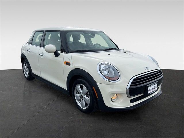 2016 MINI Cooper Hardtop 4 Door   - 22976656 - 6