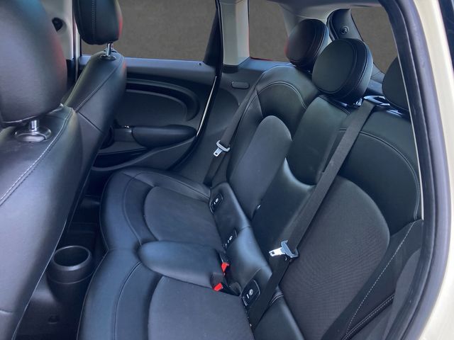 2016 MINI Cooper Hardtop 4 Door PANORAMIC SUNROOF, HEATED SEATS, PREMIUM PKG, COLD WEATHER PKG - 23064905 - 4
