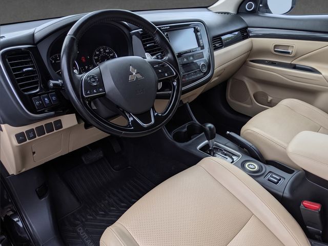 2016 Mitsubishi Outlander ONE OWNER, GT, AWC, SUNROOF, NAVI, TOURING & ENTERTAINMENT PKG - 23034783 - 4