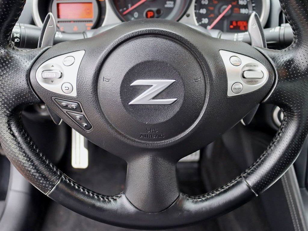 2016 Nissan 370Z Touring photo 12