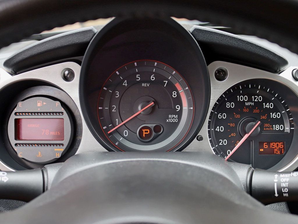 2016 Nissan 370Z Touring photo 13