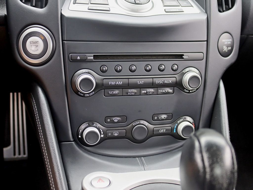 2016 Nissan 370Z Touring photo 18