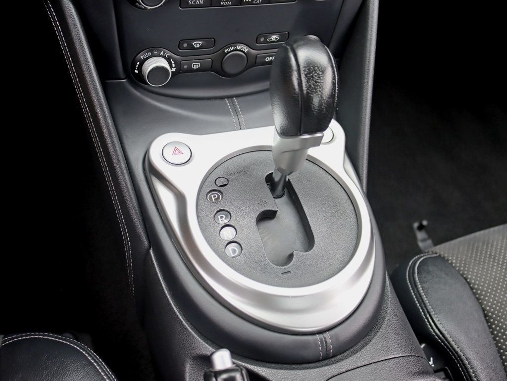 2016 Nissan 370Z Touring photo 19