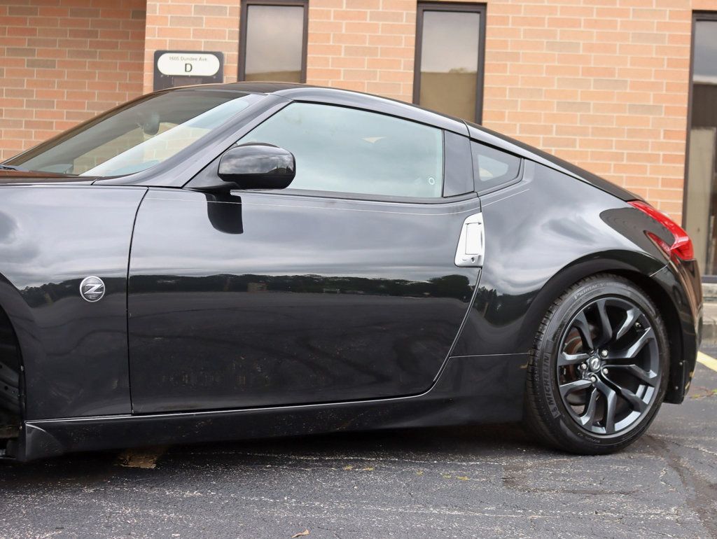 2016 Nissan 370Z Touring photo 2