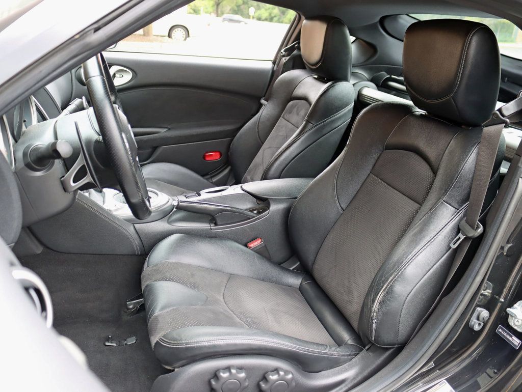 2016 Nissan 370Z Touring photo 21