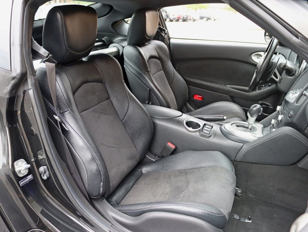 2016 Nissan 370Z Touring photo 22