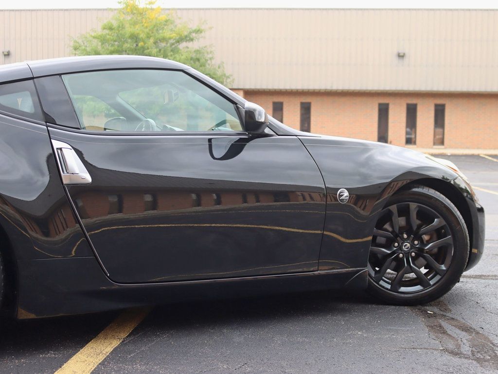 2016 Nissan 370Z Touring photo 4
