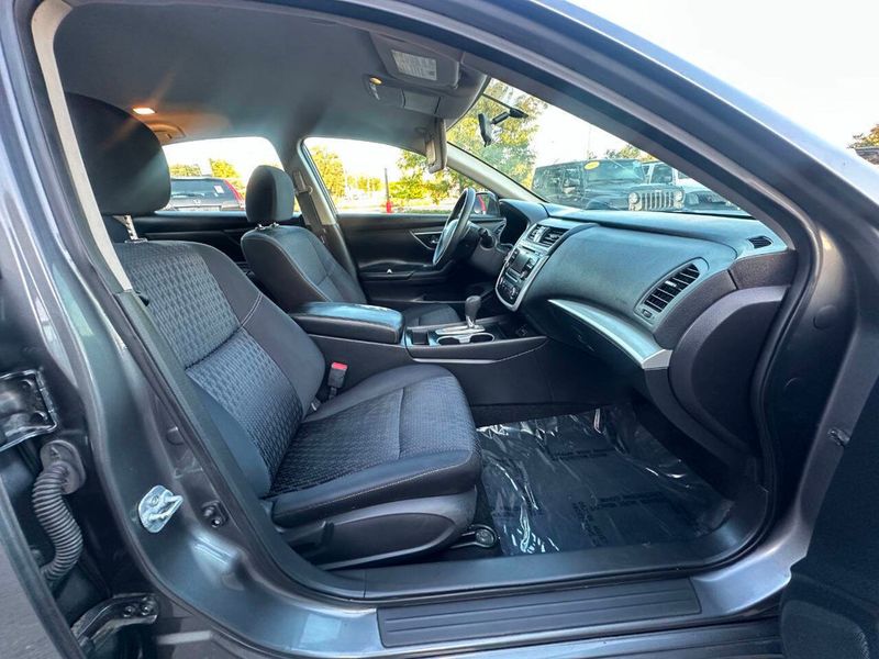 2016 Nissan Altima 2.5 4dr Sedan - 22909634 - 23