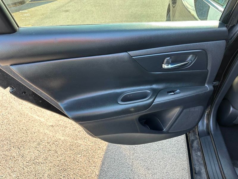 2016 Nissan Altima 2.5 4dr Sedan - 22913918 - 17