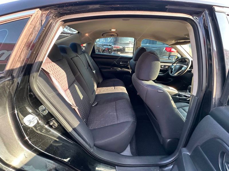 2016 Nissan Altima 2.5 4dr Sedan - 22913918 - 19
