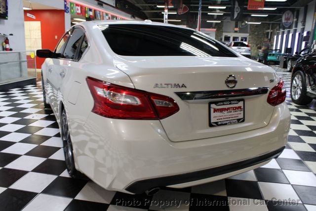 2016 Nissan Altima SV photo 9