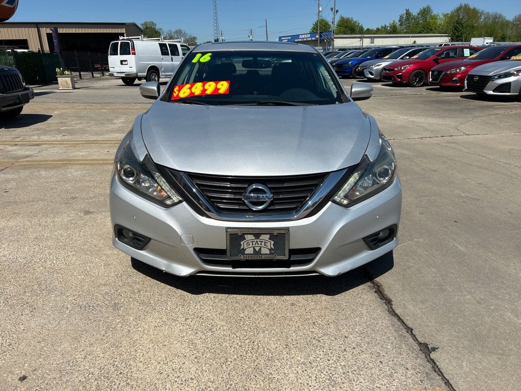 2016 Nissan Altima 3.5 SR photo 2