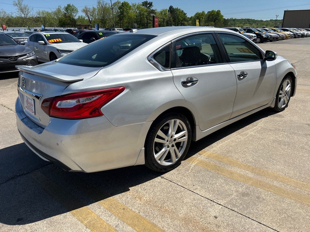 2016 Nissan Altima 3.5 SR photo 4