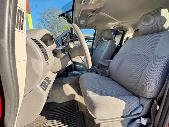 2016 Nissan Frontier 2WD Crew Cab SWB Automatic SV - 22960669 - 11