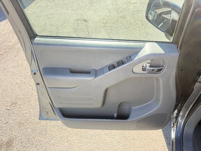 2016 Nissan Frontier 2WD Crew Cab SWB Automatic SV - 22940005 - 10