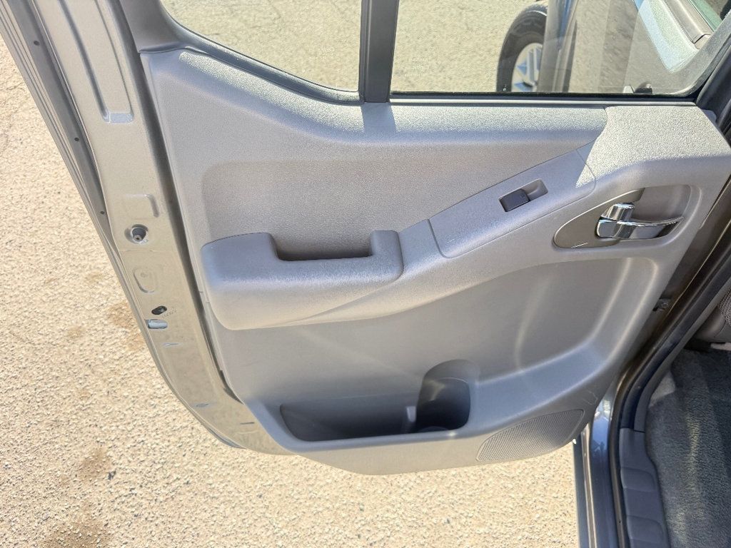 2016 Nissan Frontier 2WD Crew Cab SWB Automatic SV - 22940005 - 13