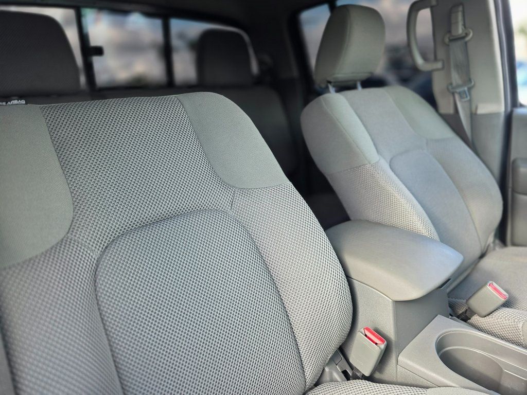 2016 Nissan Frontier 2WD Crew Cab SWB Automatic SV - 22965489 - 9