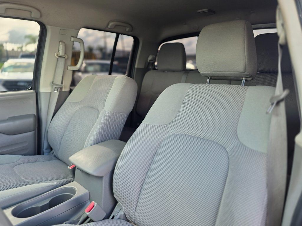 2016 Nissan Frontier 2WD Crew Cab SWB Automatic SV - 22965489 - 14